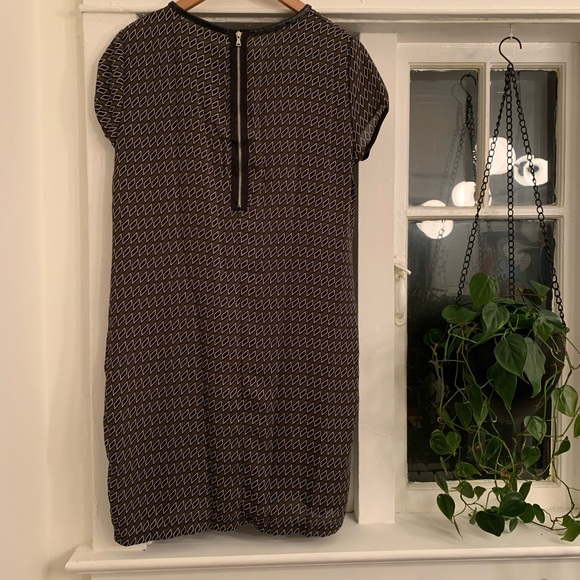 Graphic print dress - Picture 3 of 7